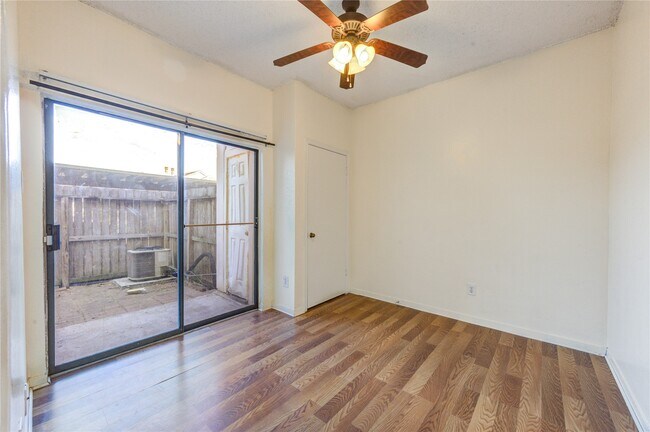 Building Photo - 3741 Thistlemont Dr