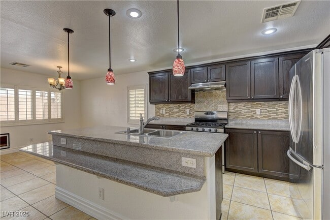 Building Photo - 236 Fairway Woods Dr
