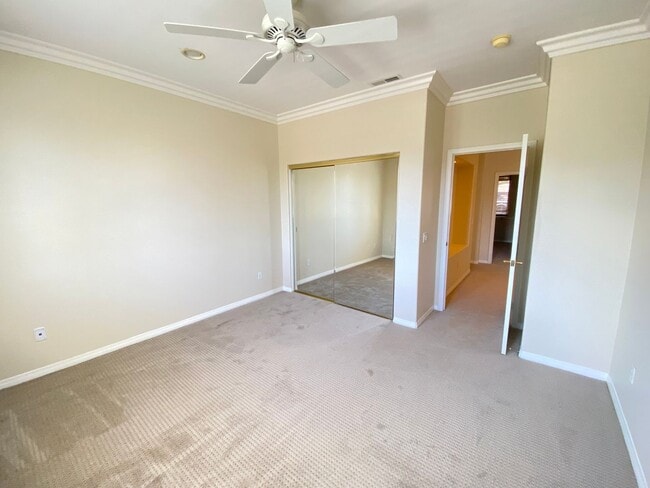 Building Photo - Beautiful 5 bedroom Newbury Park home with mountain views