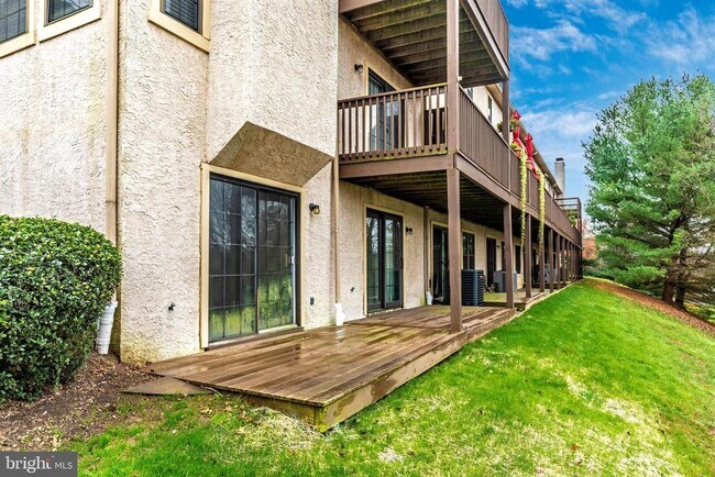 Building Photo - 250 Yorkminster Rd