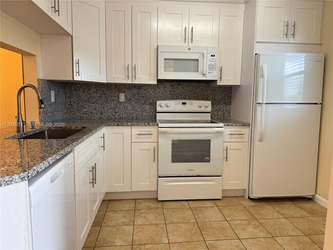 Building Photo - 8340 Sands Point Blvd