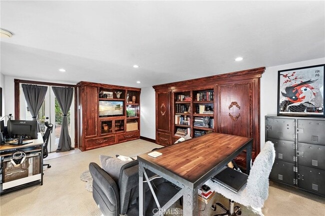 Building Photo - 875 Coast View Dr