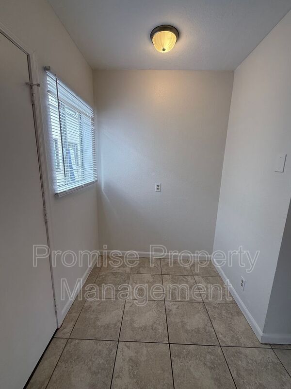 Building Photo - 602 N Freeman St
