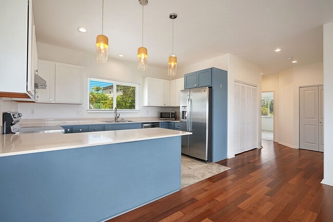 Building Photo - Beautiful 4 Bedroom, 4 Bathroom Home in th...