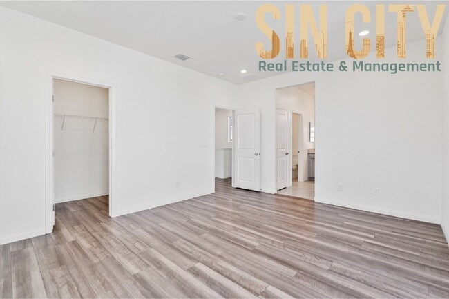 Building Photo - 11828 Black Canary Ave