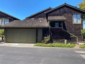 Building Photo - 2750 Sea View Pkwy