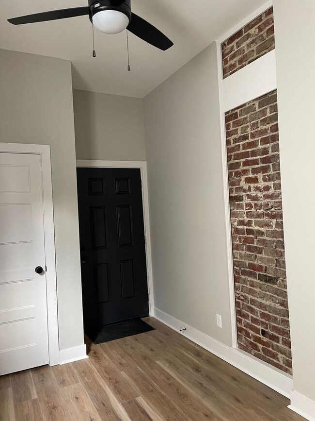 Building Photo - Shelby Park Amazing Newly Renovated 2 Bedroom House