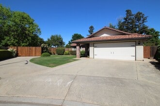 Building Photo - NE Fresno Home with Huge Yard and RV Parking