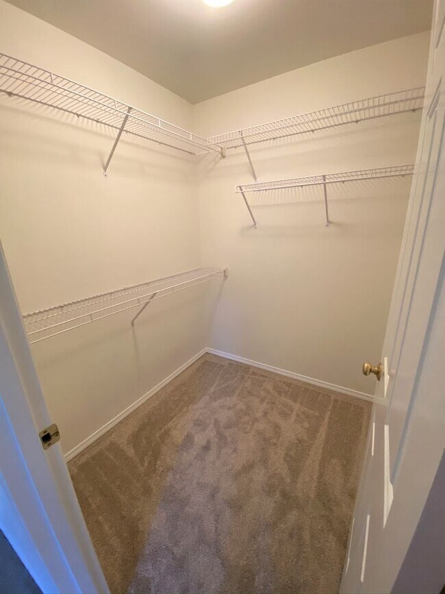 Building Photo - 2 Bed 1.5 Bath Condo! W/S/G/Lawn Care Included!