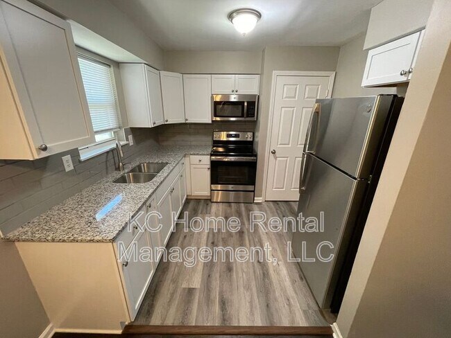 Building Photo - 706 NE Orchard Dr