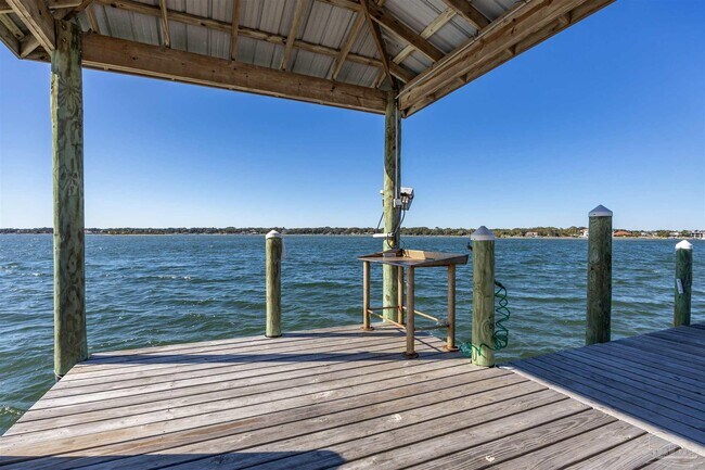 Building Photo - 14180 River Rd