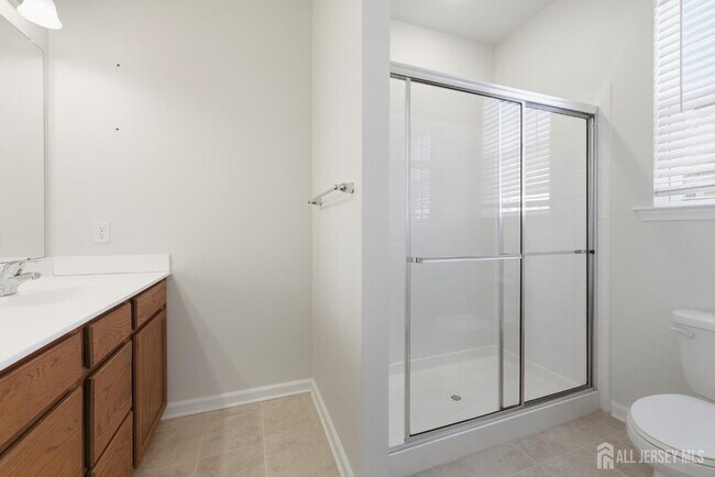 Building Photo - 38 Bond St