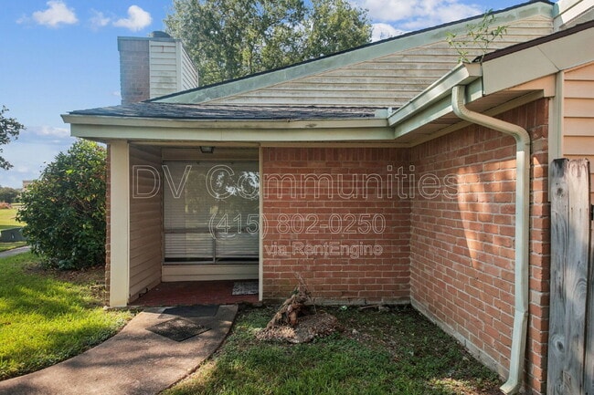 Building Photo - 4802 Oak Hollow St