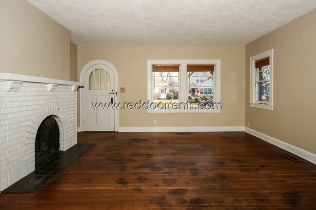 Building Photo - Coming Soon! 2 Bedroom/ 1.5 Bath Forest Hi...