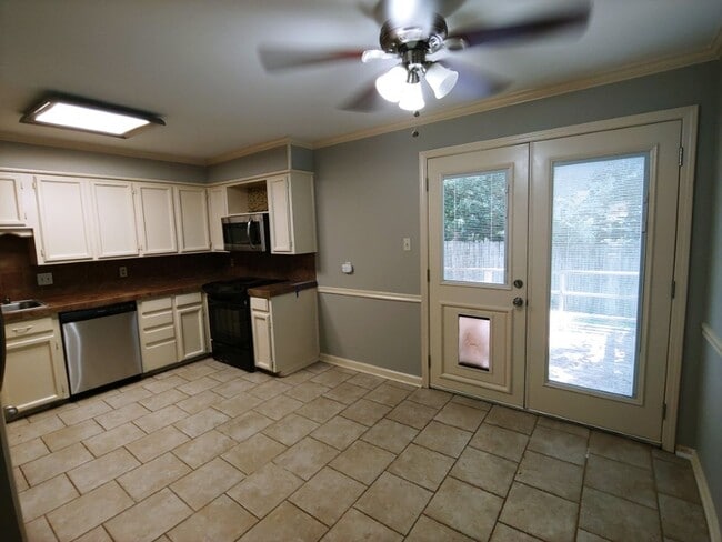 Building Photo - 5 Hickory Ln