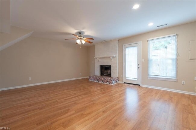 Building Photo - 420 Rennie Ct