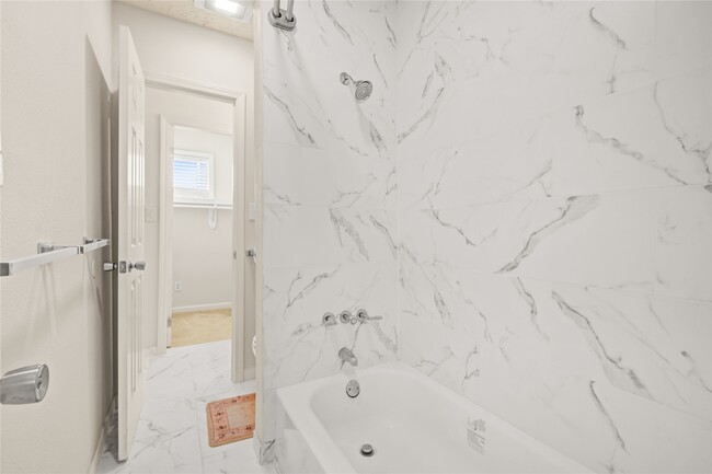 Building Photo - 5902 Hornwood Dr