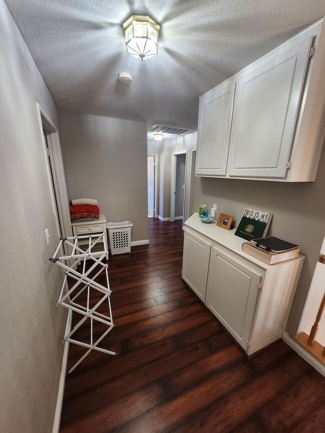 Building Photo - Rare rental in Sycamore Crossing!