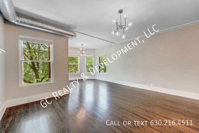 Building Photo - 4329 N Ashland Ave