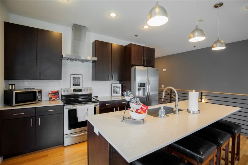 Building Photo - 390 W 5th St