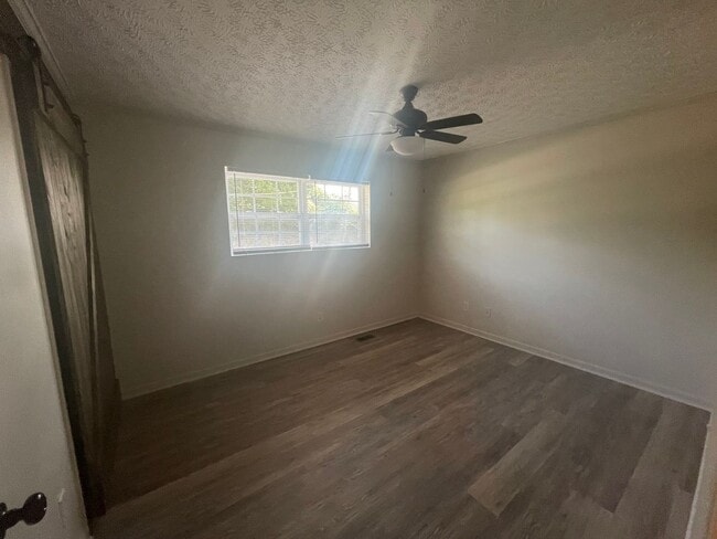 Building Photo - Townhouse  for Rent