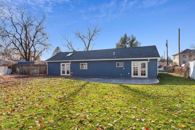 Building Photo - Home for rent with large backyard! 2306 Plum St