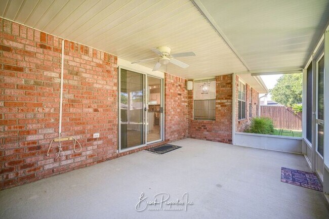 Building Photo - 2511 Southern Oaks Dr
