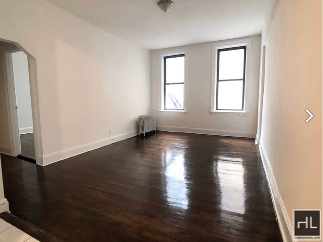 Building Photo - 922-923 3rd Ave