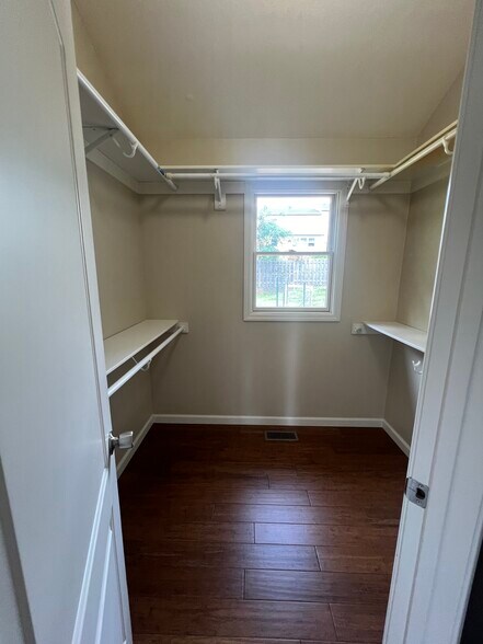 Building Photo - 1803 E Thornton Dr