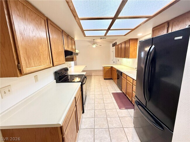 Building Photo - 1081 Pluto St