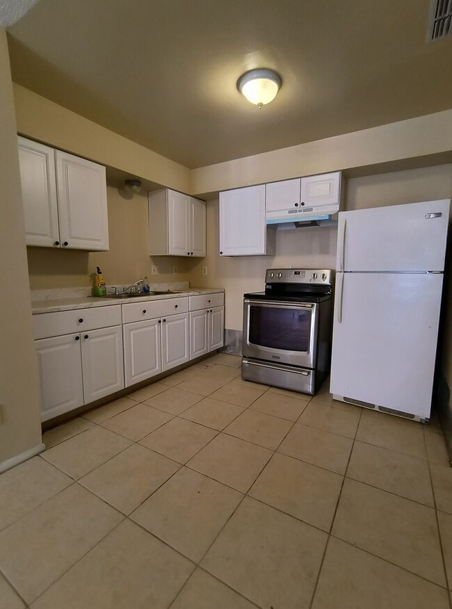 Spacious 3-Bedroom 2 Bathroom Apartment f... - Spacious 3-Bedroom  2 Bathroom Apartment f...