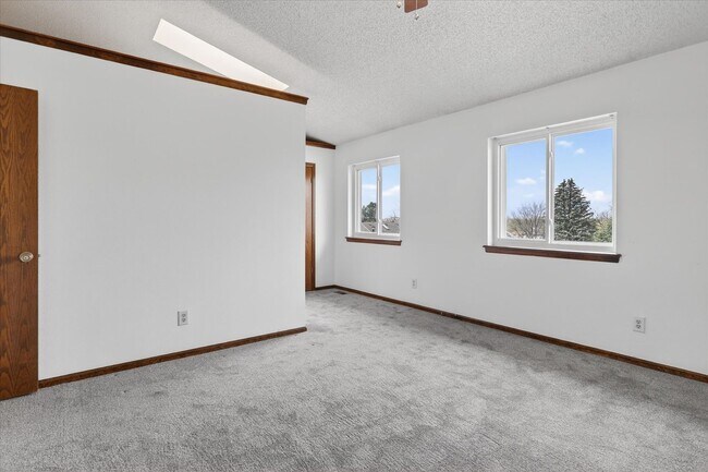 Building Photo - 4BR/4BA Updated Home with Finished Basement Suite & Landscaped Yard