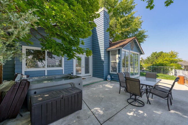 Building Photo - 2320 Overlook Ct