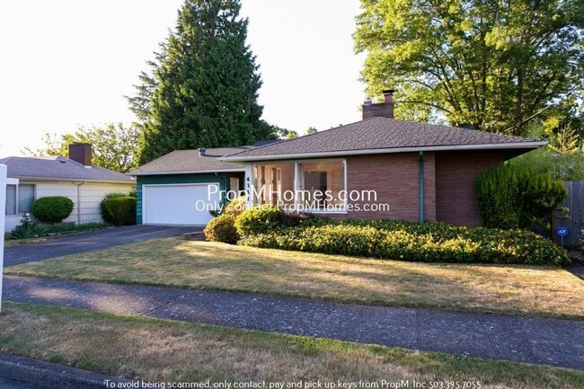 Building Photo - Spacious Mid-Century Three Bedroom Home In Woodstock!