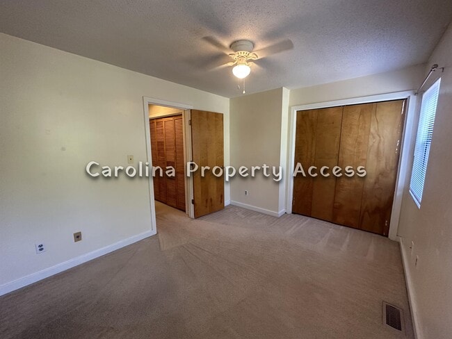 Building Photo - 213 Cedarwood Ln