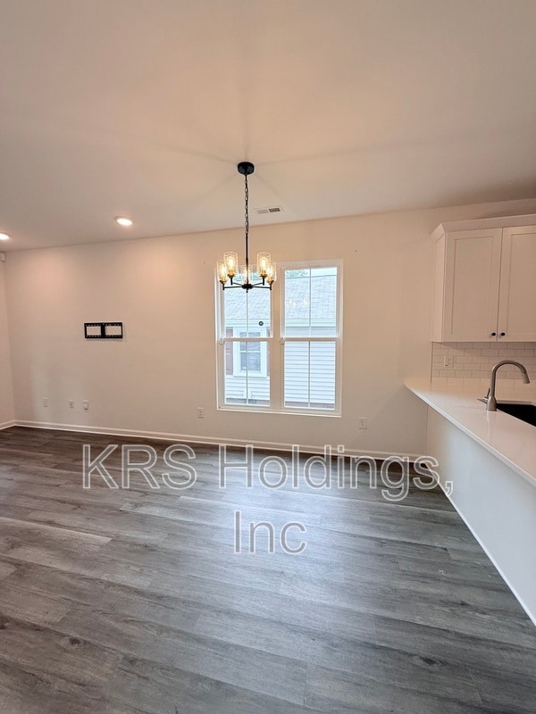 Building Photo - 1420 Maplewood Dr