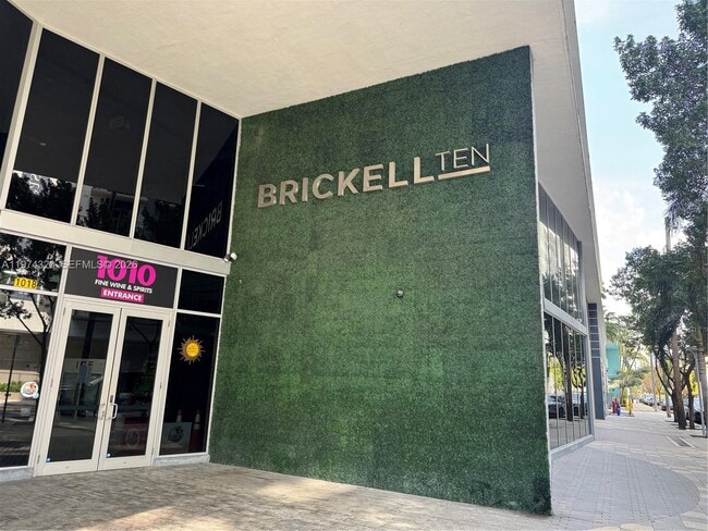 Building Photo - 1010 SW 2nd Ave