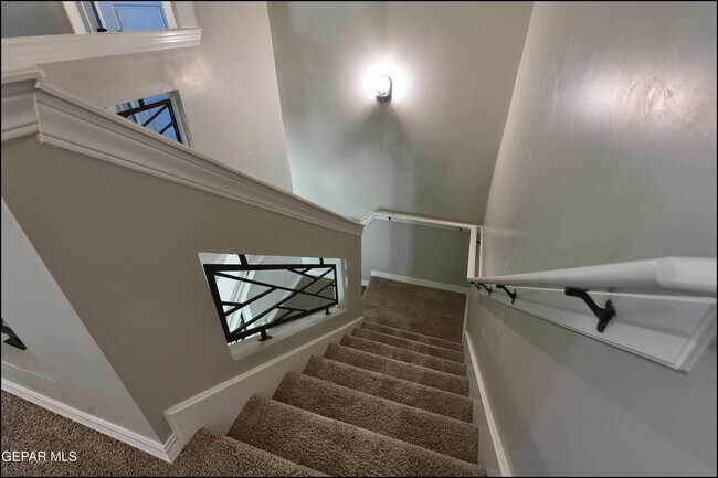 Building Photo - 600 Logwood Ave