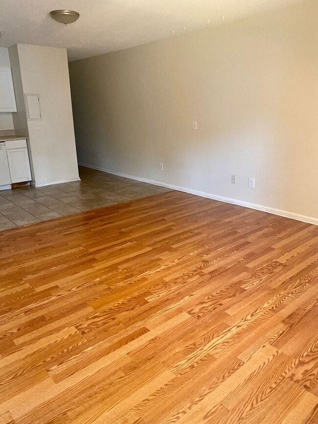 Building Photo - SUPER CUTE! 1st Floor 1 Bedroom/ 1 Bath Condo in Garden City! Close to the beach!