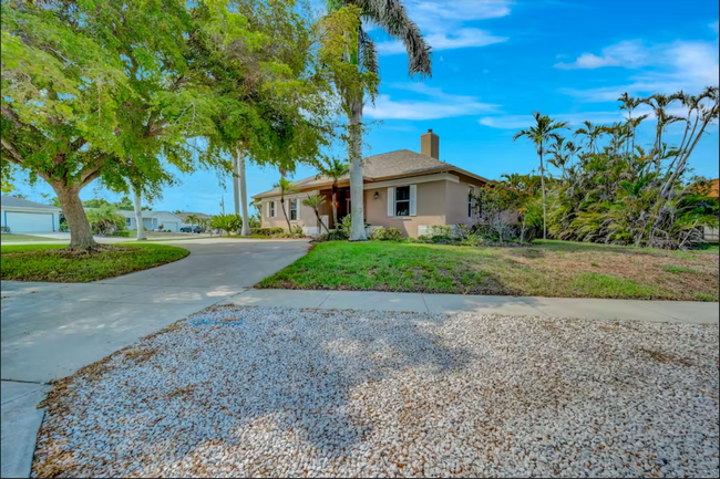 Building Photo - Beautiful Home in Desirable Marco Island