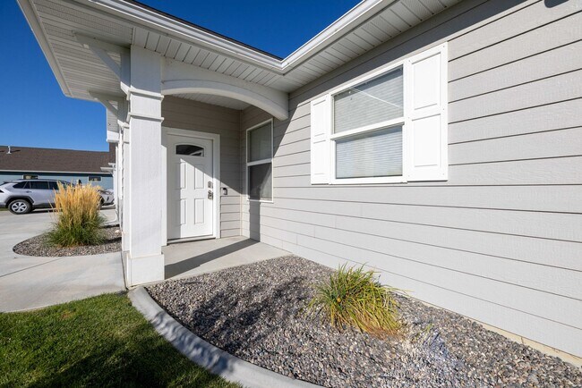 Building Photo - Newer 2 bedroom condo for rent!