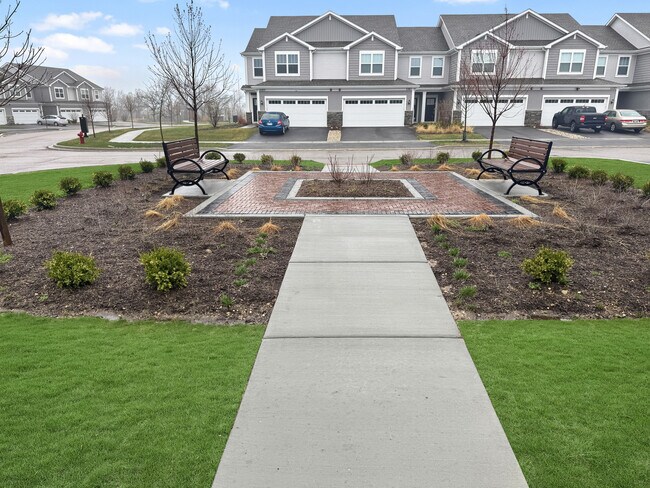 Building Photo - 1135 White Oak Cir