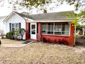 Building Photo - 806 E 9th St