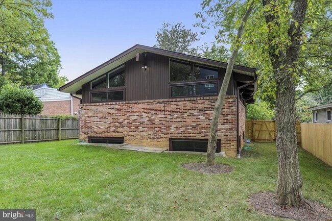 Building Photo - 5511 Huntington Pkwy