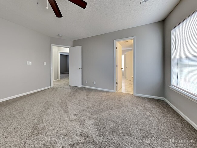 Building Photo - 165 Springway Dr