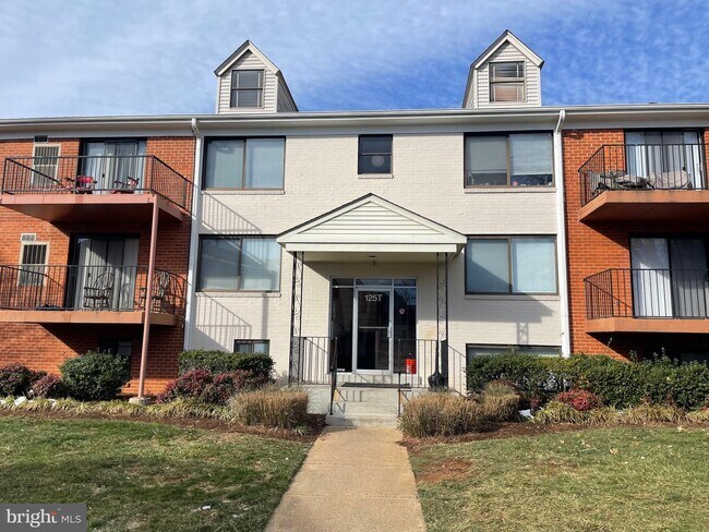 Building Photo - 125 Clubhouse Dr SW