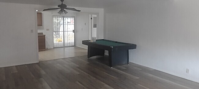 Building Photo - 4725 E 25th St