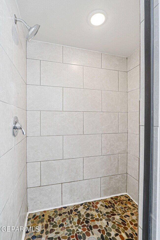 Building Photo - 14853 Tierra Escape Ave