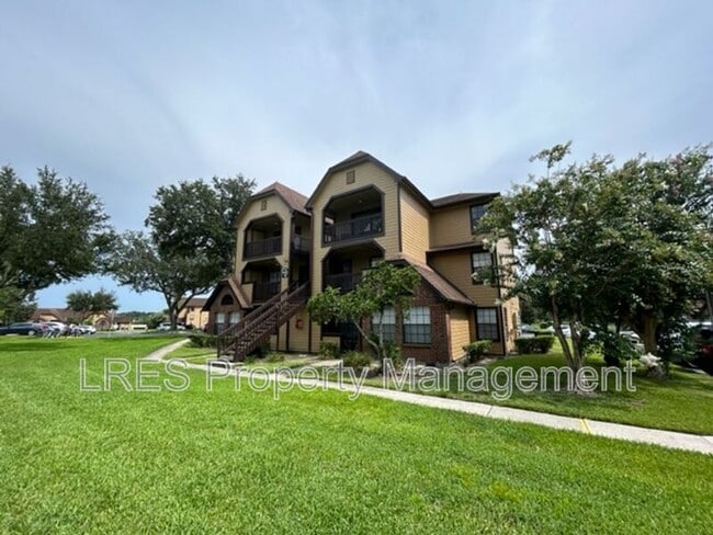 Building Photo - 380 Lakepointe Dr