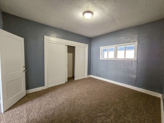 Building Photo - 3 Bed home in Shawnee!